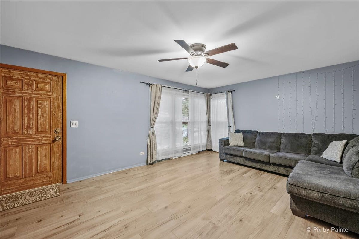 115 S Du Bois Avenue, Elgin, IL 60123 115 S Du Bois Avenue, Elgin, IL 60123