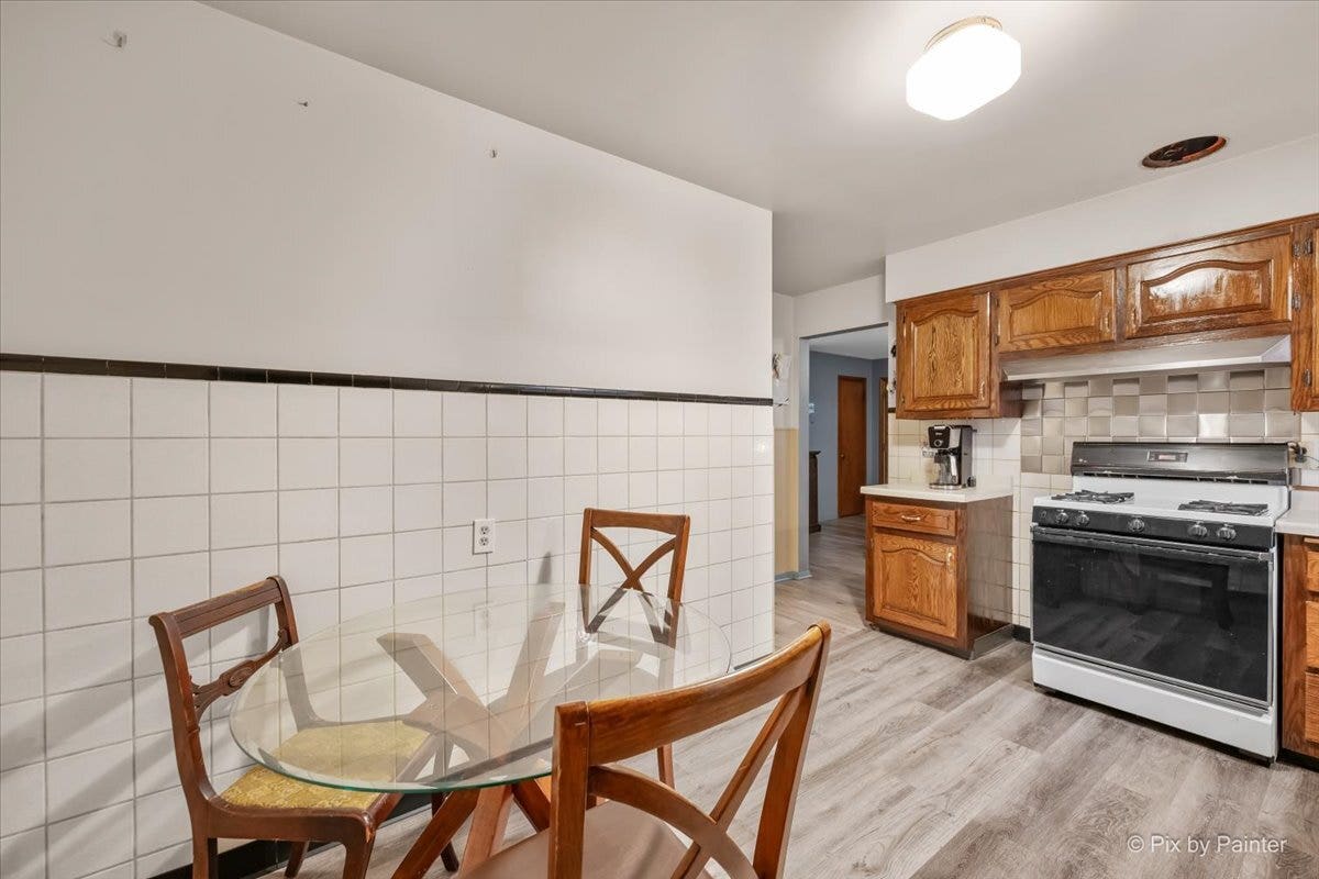115 S Du Bois Avenue, Elgin, IL 60123 115 S Du Bois Avenue, Elgin, IL 60123