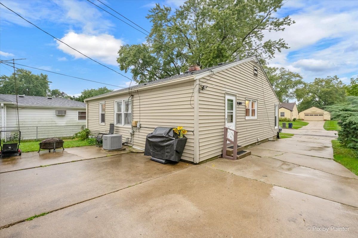 115 S Du Bois Avenue, Elgin, IL 60123 115 S Du Bois Avenue, Elgin, IL 60123