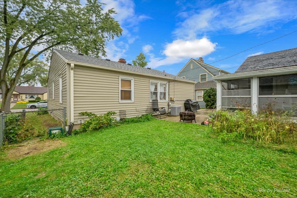 115 S Du Bois Avenue, Elgin, IL 60123 115 S Du Bois Avenue, Elgin, IL 60123
