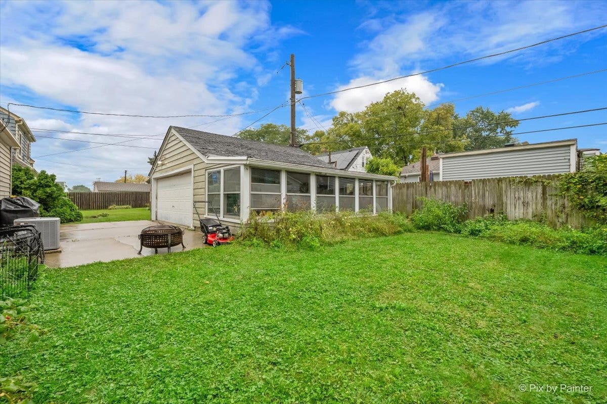 115 S Du Bois Avenue, Elgin, IL 60123 115 S Du Bois Avenue, Elgin, IL 60123