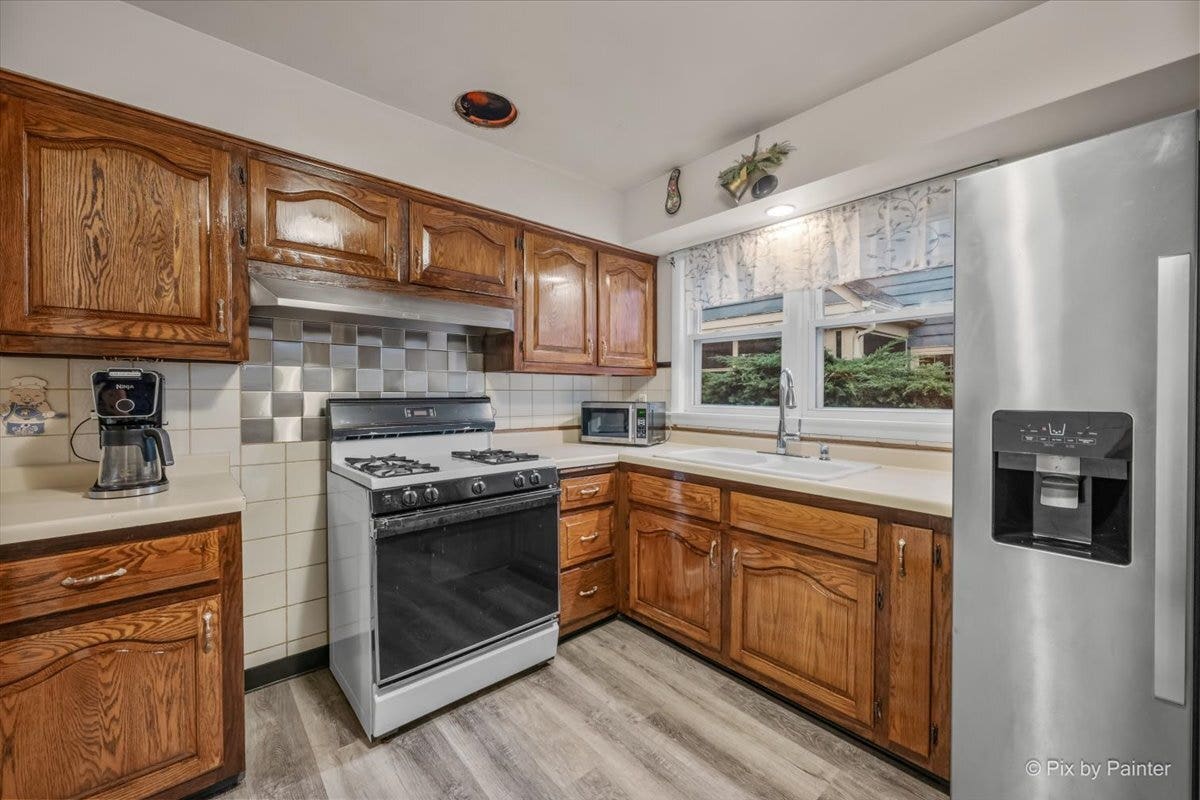 115 S Du Bois Avenue, Elgin, IL 60123 115 S Du Bois Avenue, Elgin, IL 60123