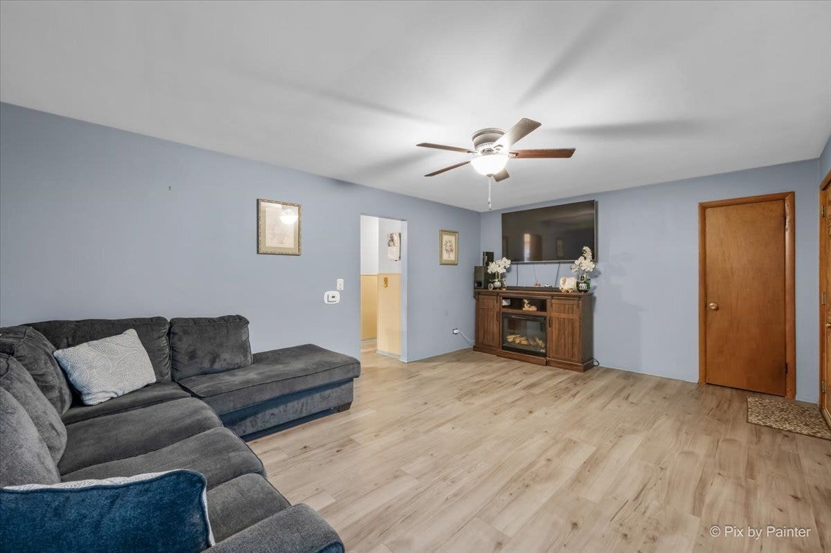 115 S Du Bois Avenue, Elgin, IL 60123 115 S Du Bois Avenue, Elgin, IL 60123