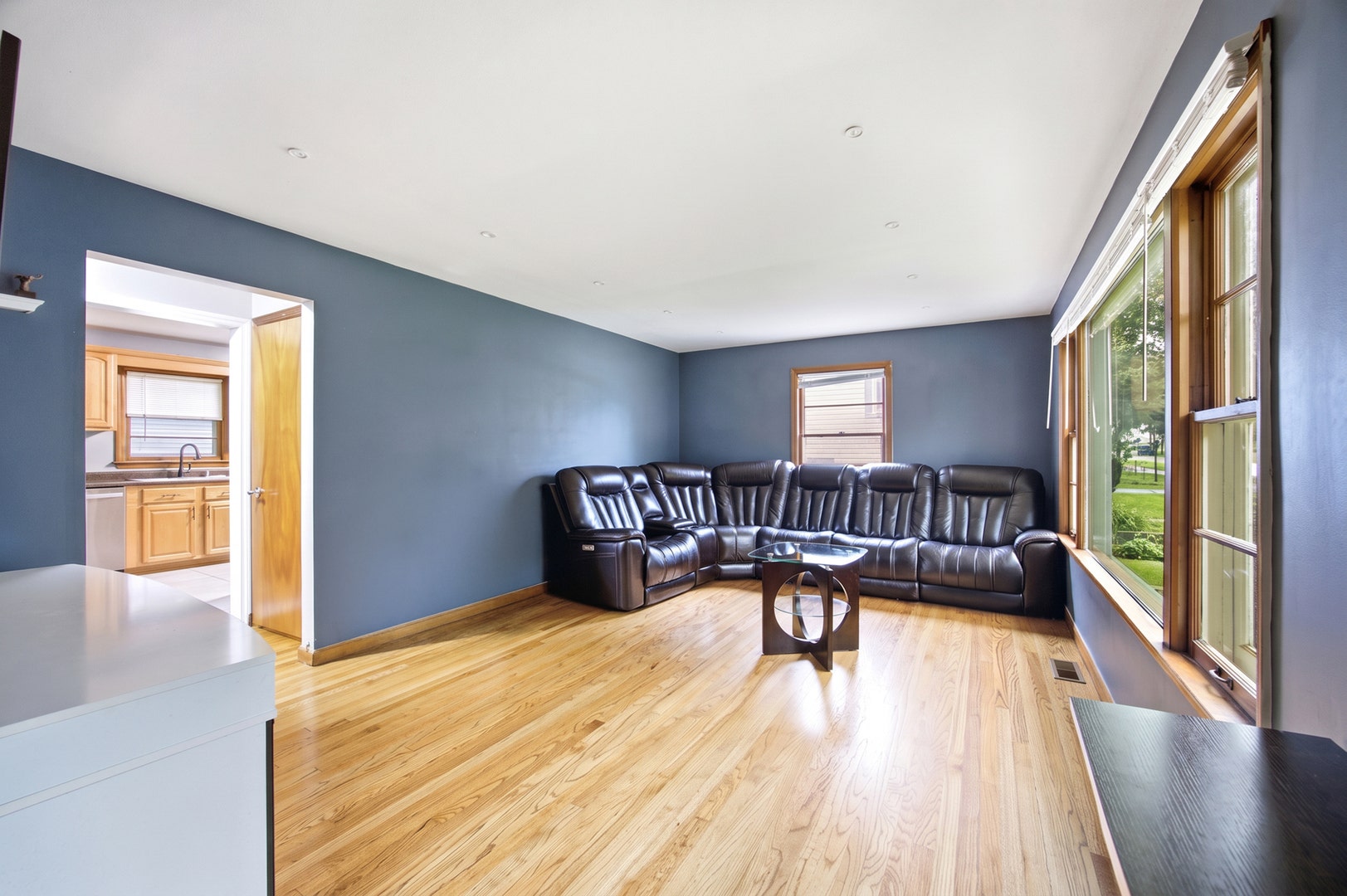 389 N Commonwealth Avenue, Elgin, IL 60123 389 N Commonwealth Avenue, Elgin, IL 60123