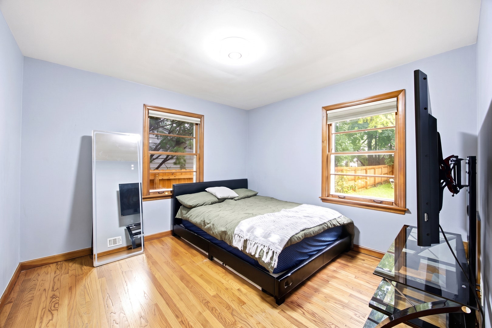 389 N Commonwealth Avenue, Elgin, IL 60123 389 N Commonwealth Avenue, Elgin, IL 60123