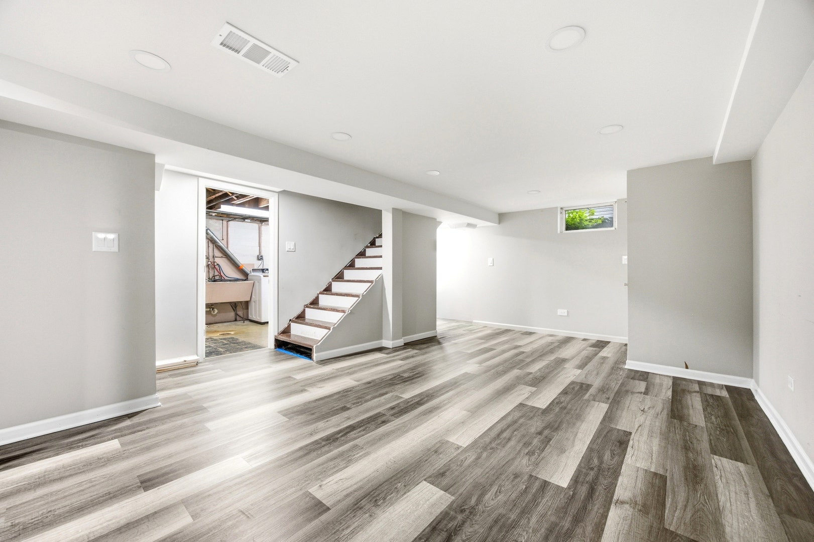 389 N Commonwealth Avenue, Elgin, IL 60123 389 N Commonwealth Avenue, Elgin, IL 60123