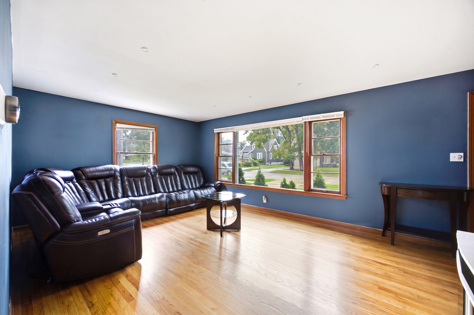 389 N Commonwealth Avenue, Elgin, IL 60123 389 N Commonwealth Avenue, Elgin, IL 60123