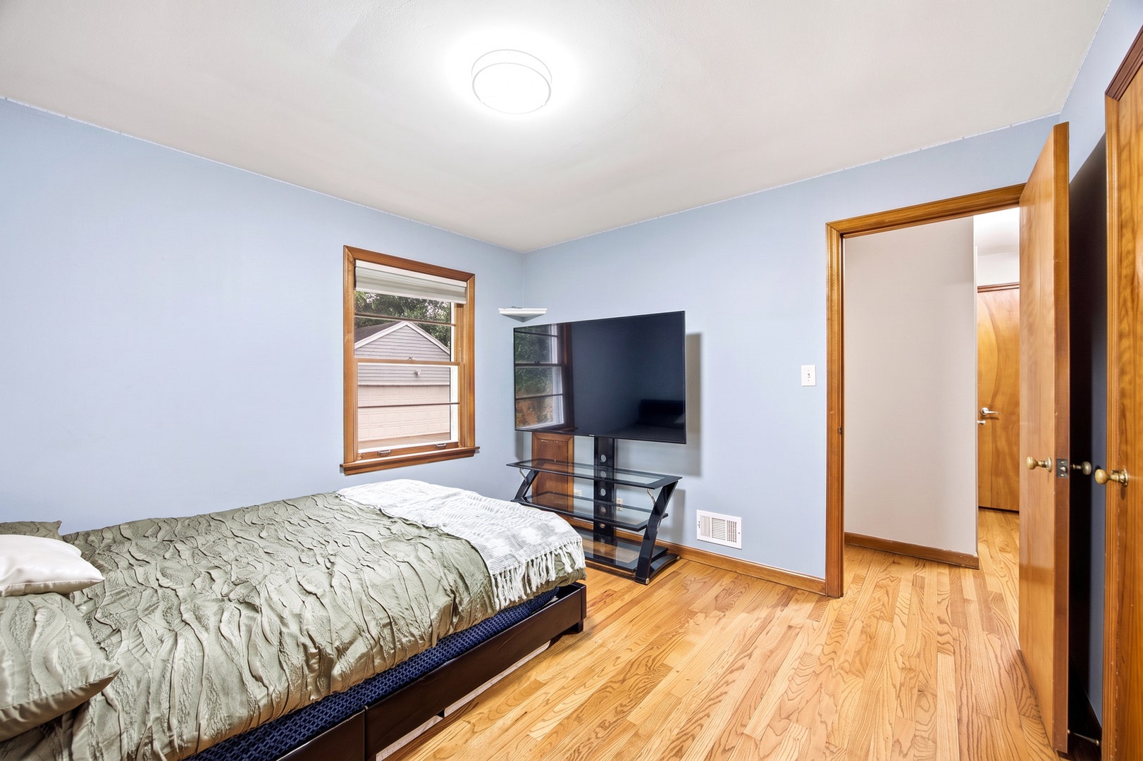 389 N Commonwealth Avenue, Elgin, IL 60123 389 N Commonwealth Avenue, Elgin, IL 60123
