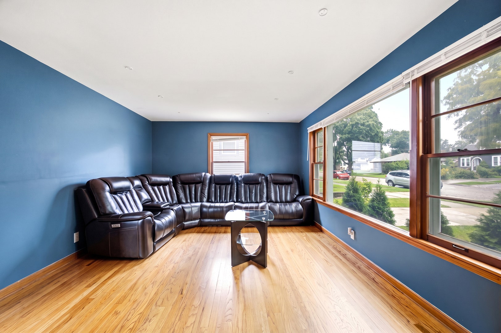 389 N Commonwealth Avenue, Elgin, IL 60123 389 N Commonwealth Avenue, Elgin, IL 60123