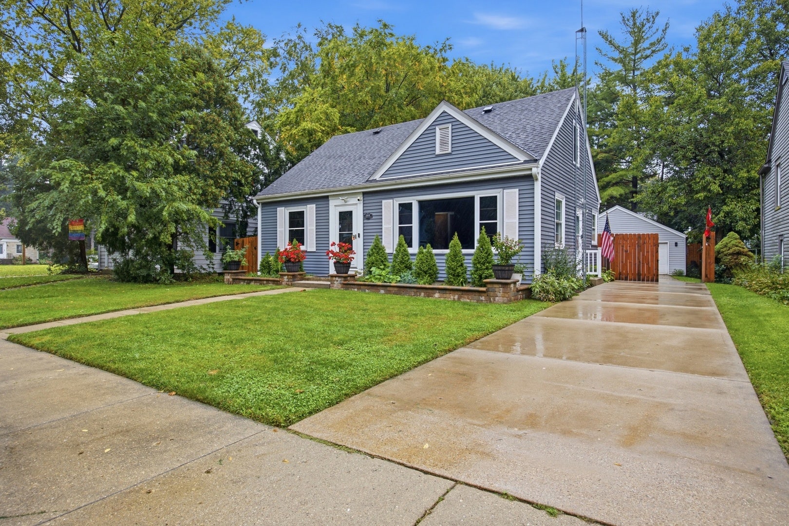 389 N Commonwealth Avenue, Elgin, IL 60123 389 N Commonwealth Avenue, Elgin, IL 60123