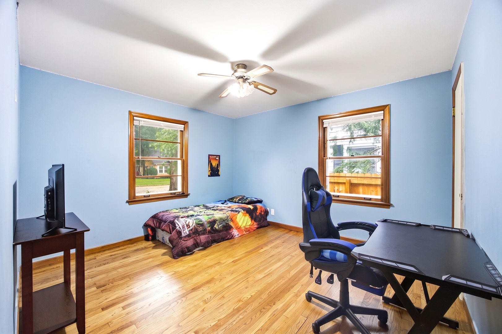 389 N Commonwealth Avenue, Elgin, IL 60123 389 N Commonwealth Avenue, Elgin, IL 60123