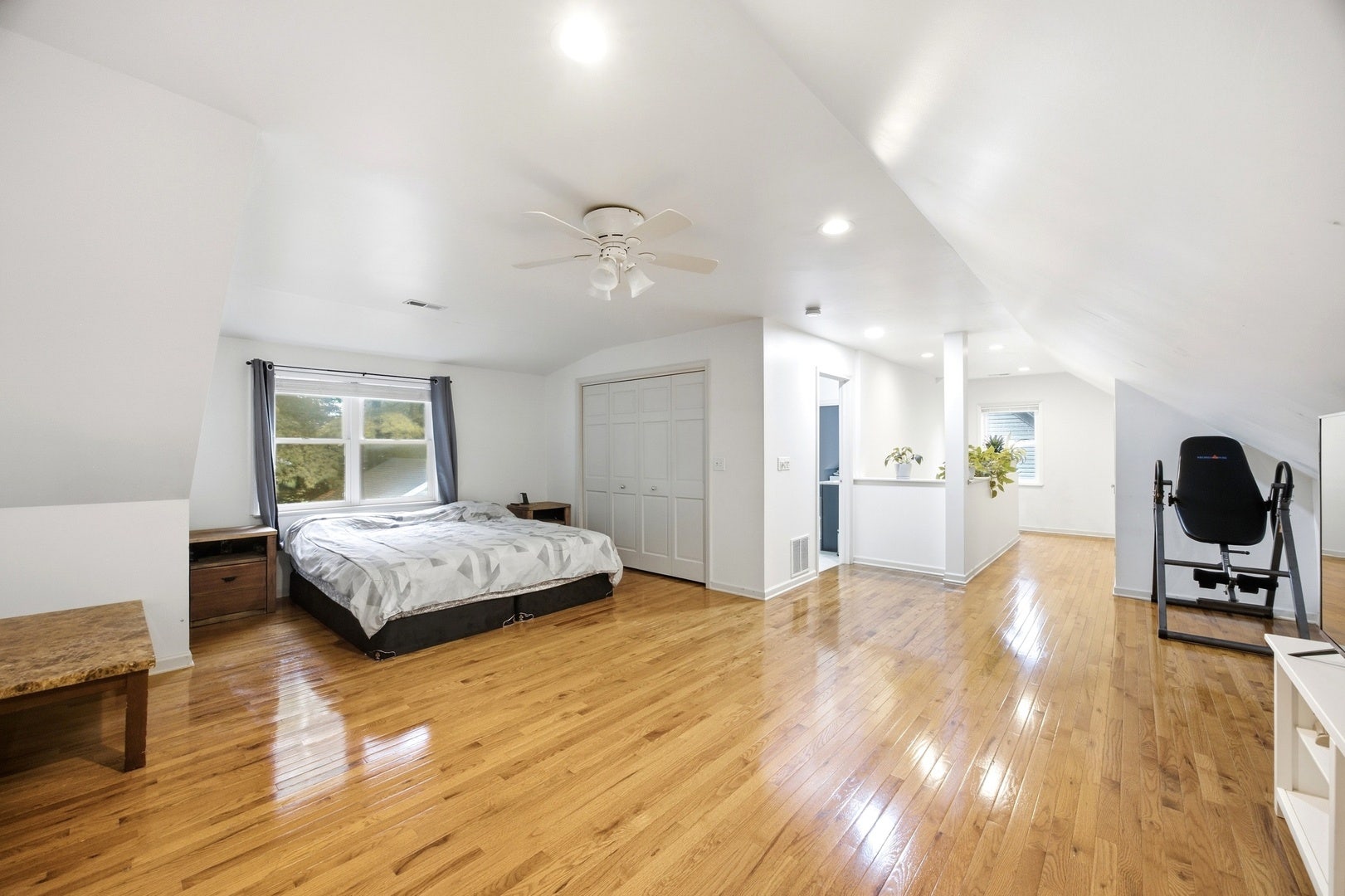 389 N Commonwealth Avenue, Elgin, IL 60123 389 N Commonwealth Avenue, Elgin, IL 60123