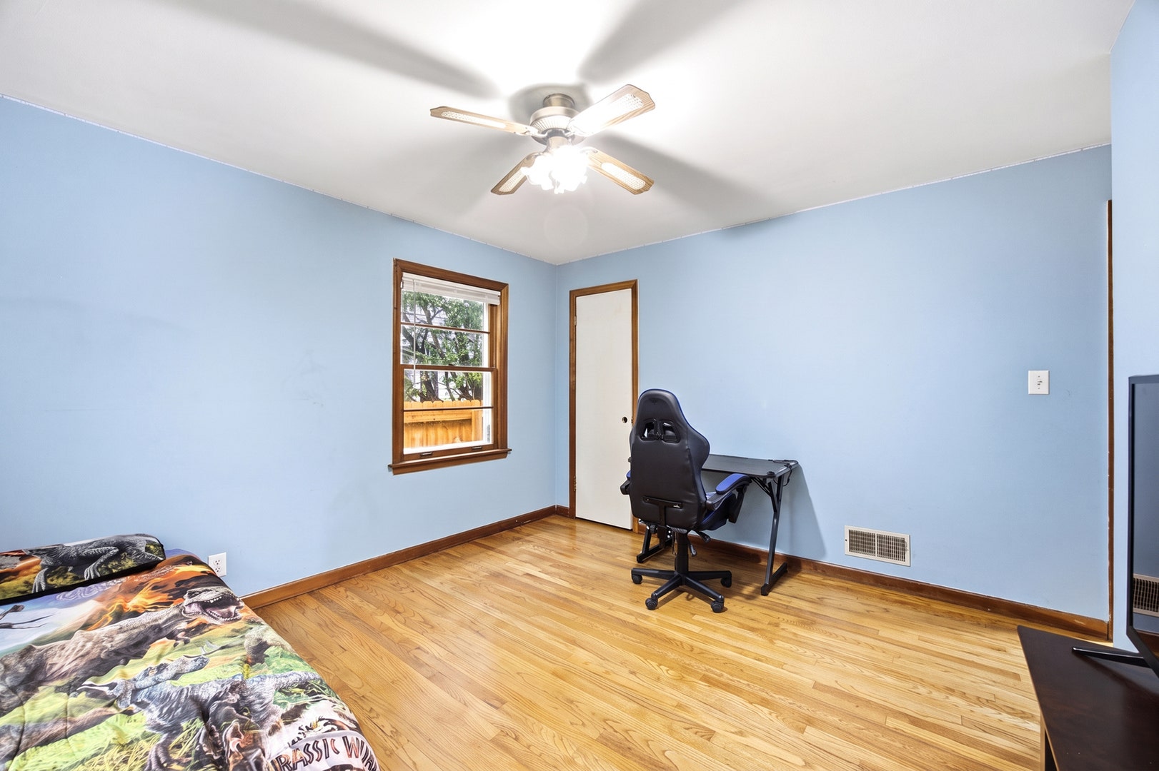 389 N Commonwealth Avenue, Elgin, IL 60123 389 N Commonwealth Avenue, Elgin, IL 60123