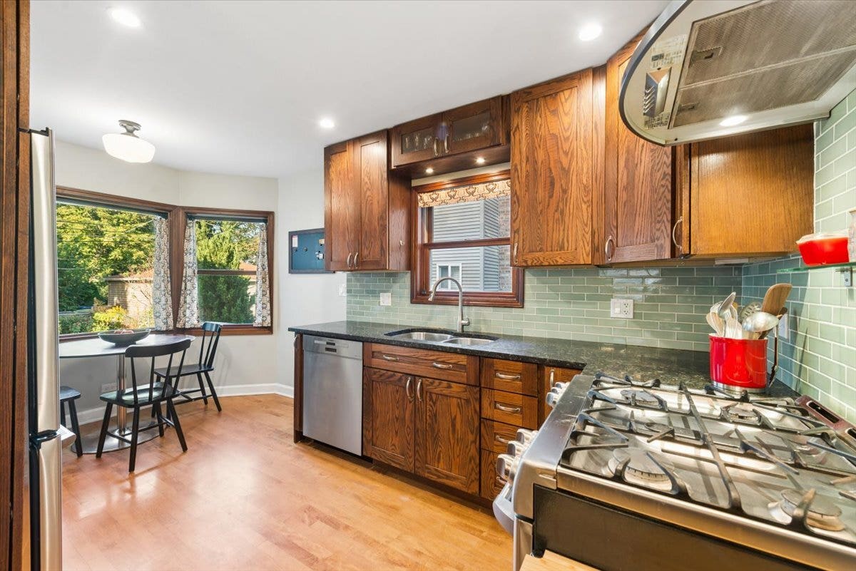 1501 Madison Street, Evanston, IL 60202