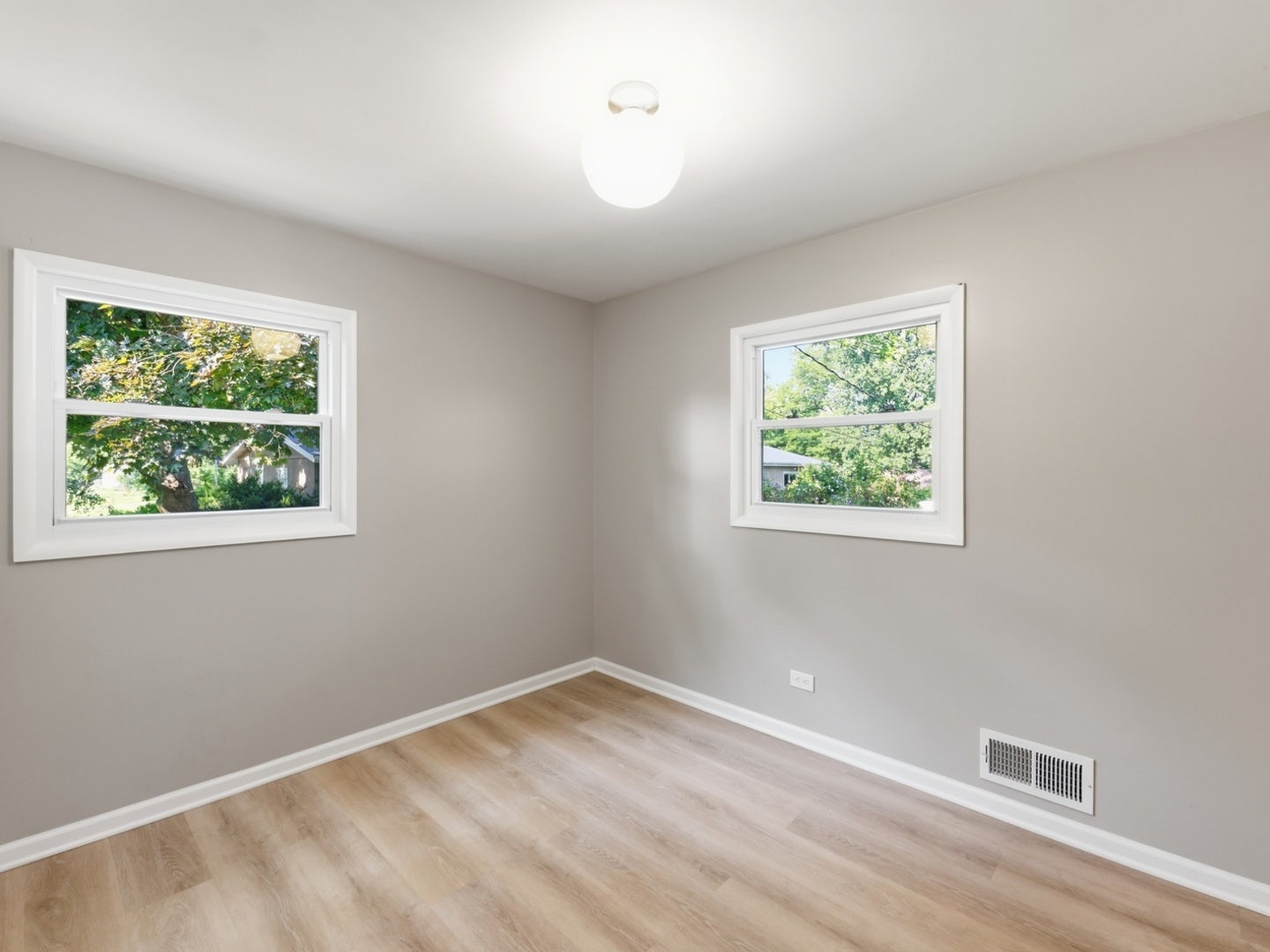 5905 Lee Avenue, Downers Grove, IL 60516 5905 Lee Avenue, Downers Grove, IL 60516