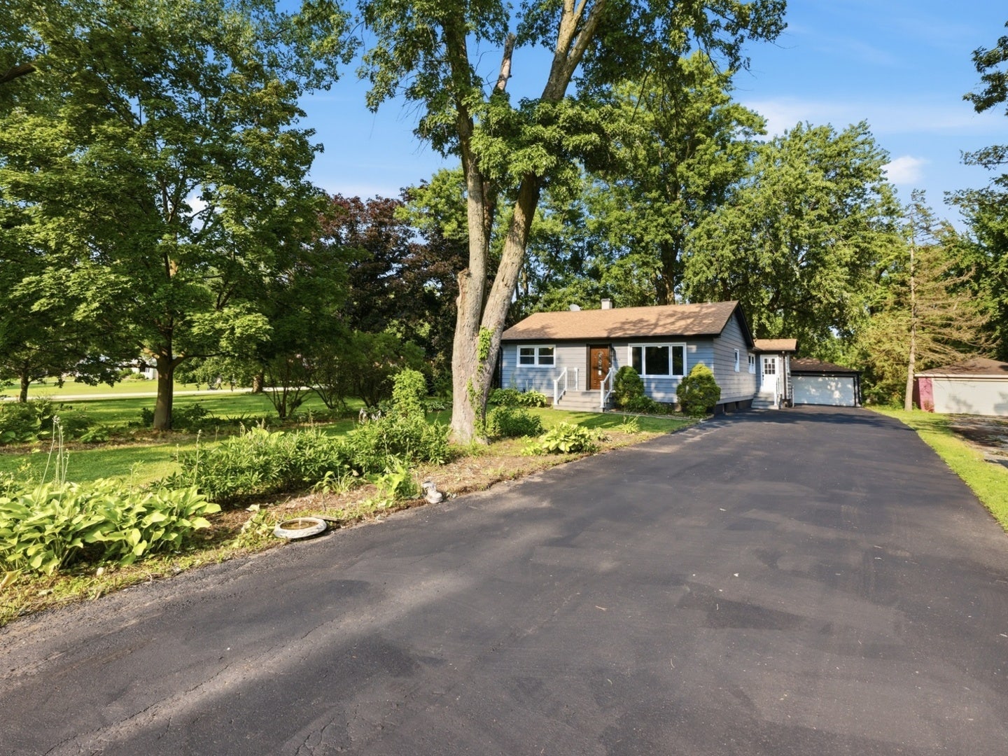 5905 Lee Avenue, Downers Grove, IL 60516 5905 Lee Avenue, Downers Grove, IL 60516