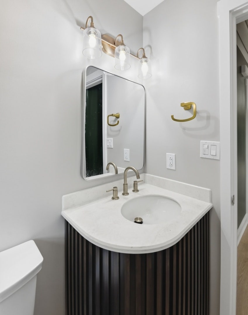 5905 Lee Avenue, Downers Grove, IL 60516 5905 Lee Avenue, Downers Grove, IL 60516