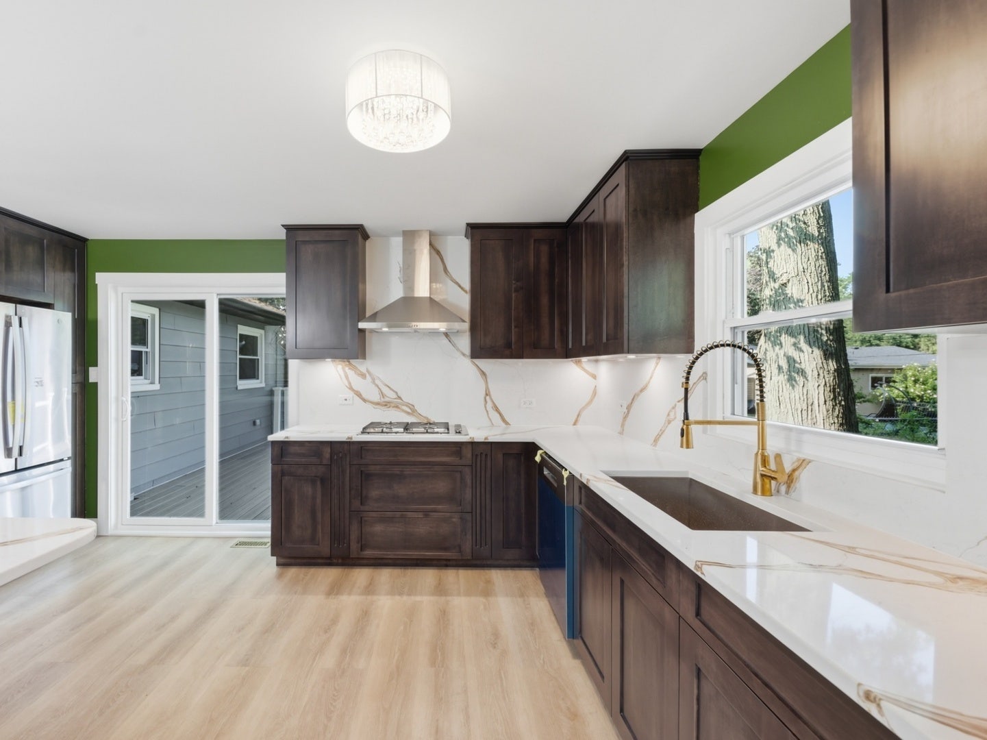 5905 Lee Avenue, Downers Grove, IL 60516 5905 Lee Avenue, Downers Grove, IL 60516