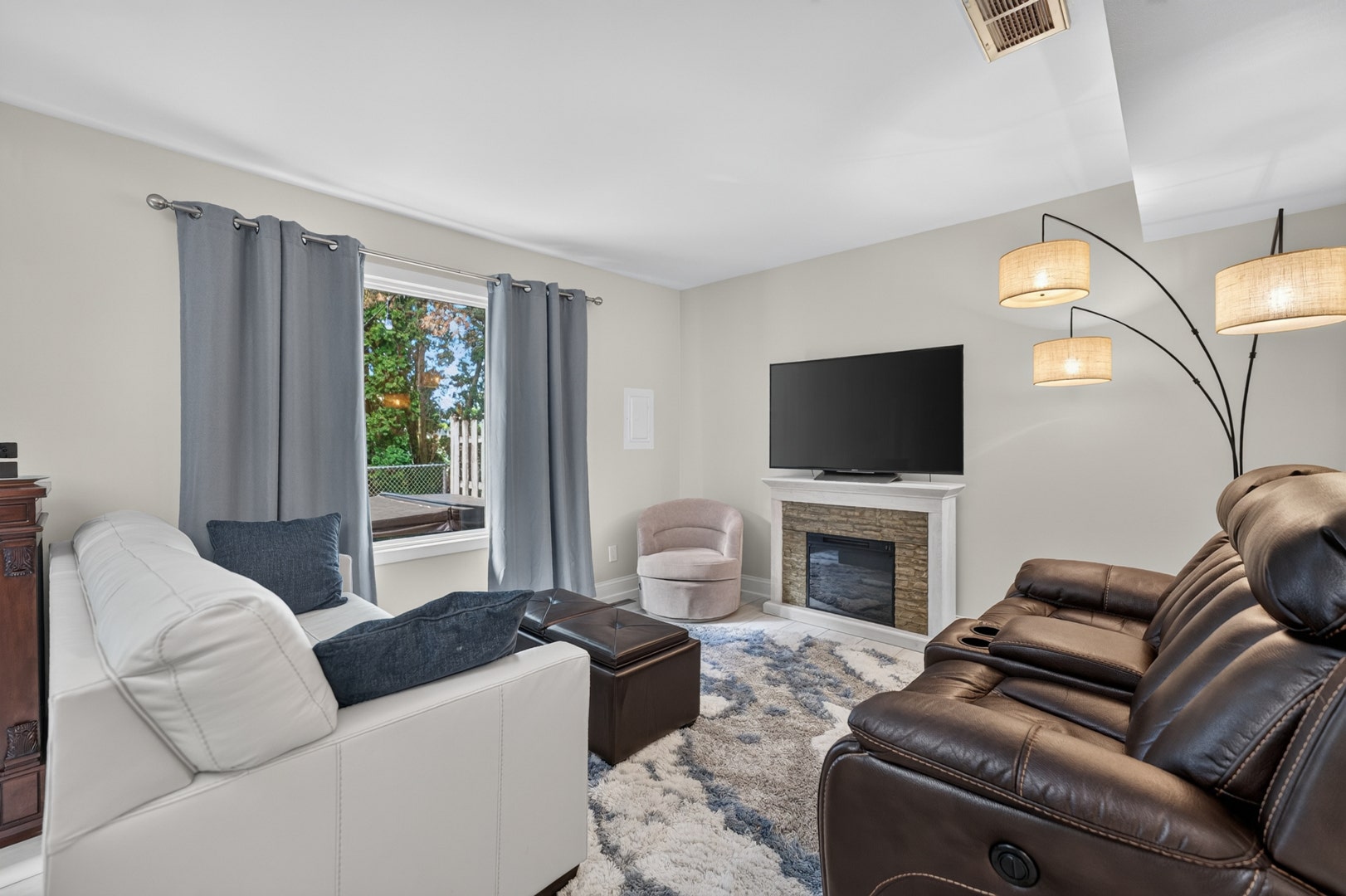 6 Cypress Square, Elgin, IL 60123 6 Cypress Square, Elgin, IL 60123