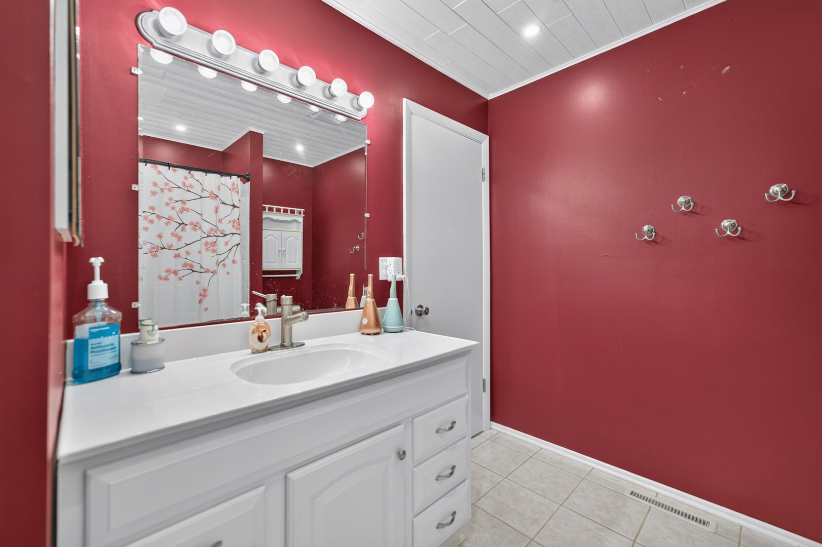 6 Cypress Square, Elgin, IL 60123 6 Cypress Square, Elgin, IL 60123