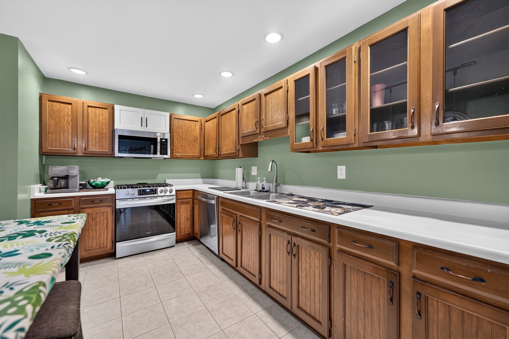 6 Cypress Square, Elgin, IL 60123 6 Cypress Square, Elgin, IL 60123