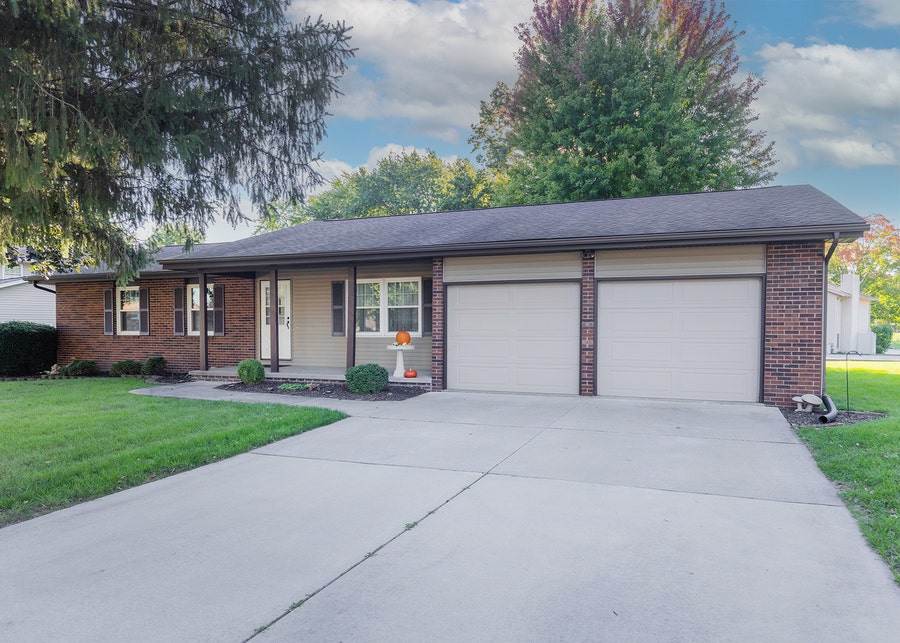 Property photo for 727 Blackbird Court, Geneseo, IL