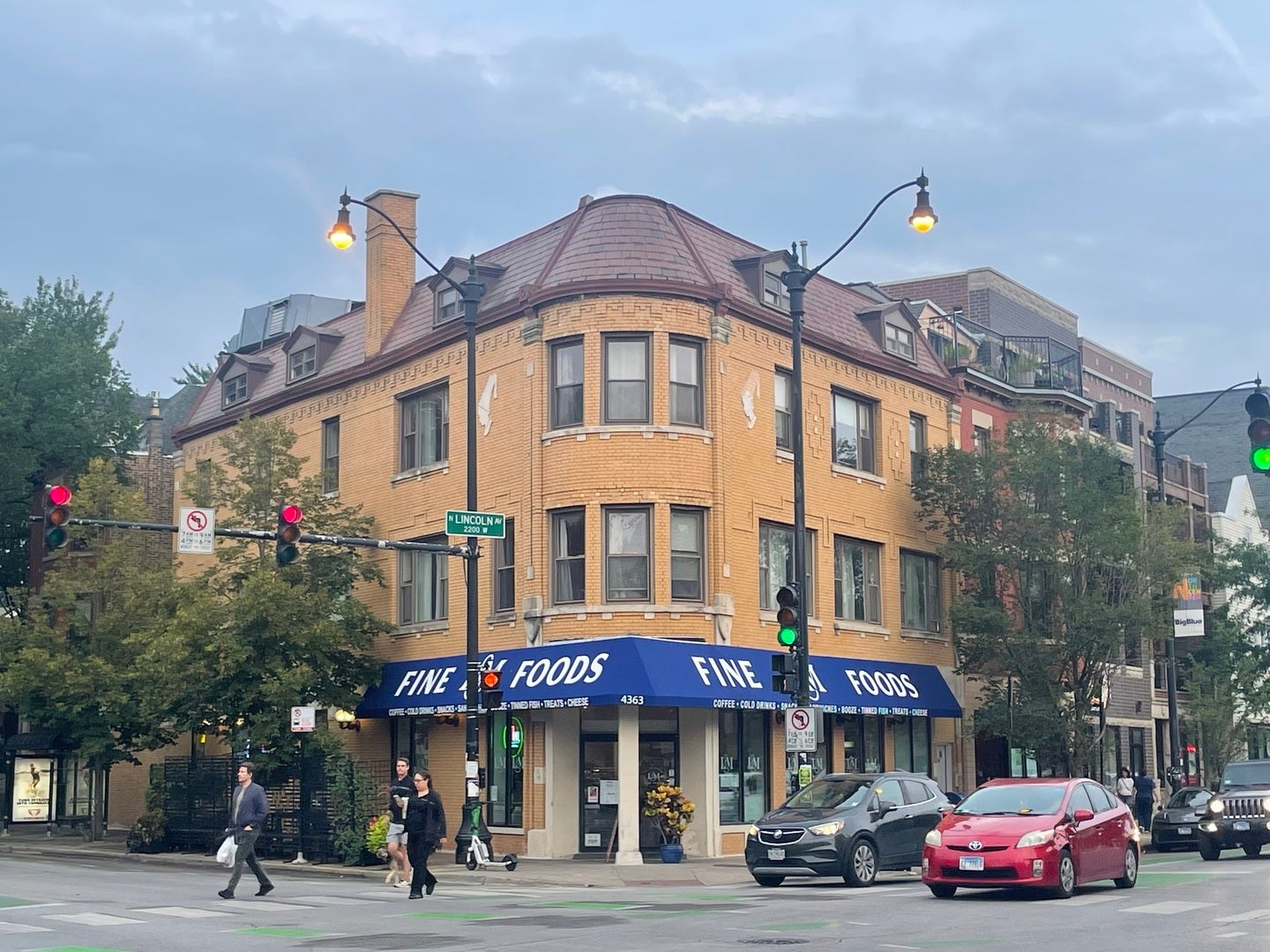 4363 N Lincoln Avenue, Chicago, IL 60618 4363 N Lincoln Avenue, Chicago, IL 60618