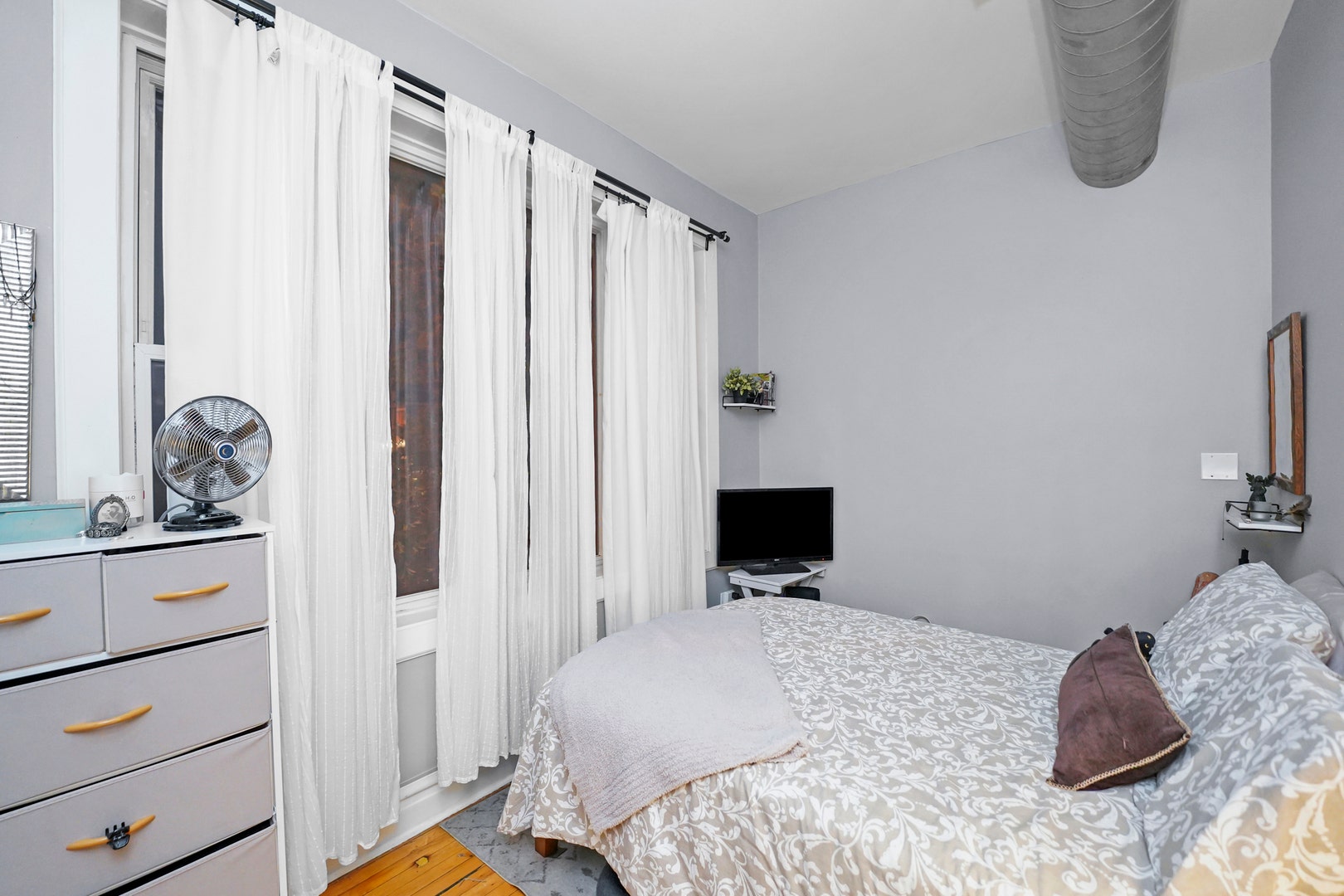 4363 N Lincoln Avenue, Chicago, IL 60618 4363 N Lincoln Avenue, Chicago, IL 60618