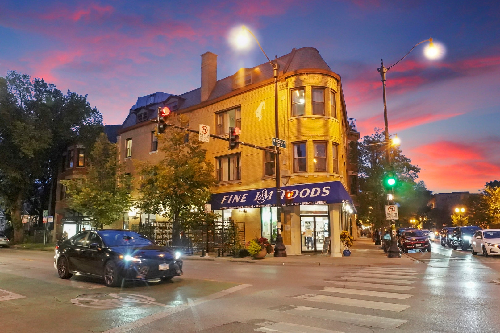 4363 N Lincoln Avenue, Chicago, IL 60618 4363 N Lincoln Avenue, Chicago, IL 60618