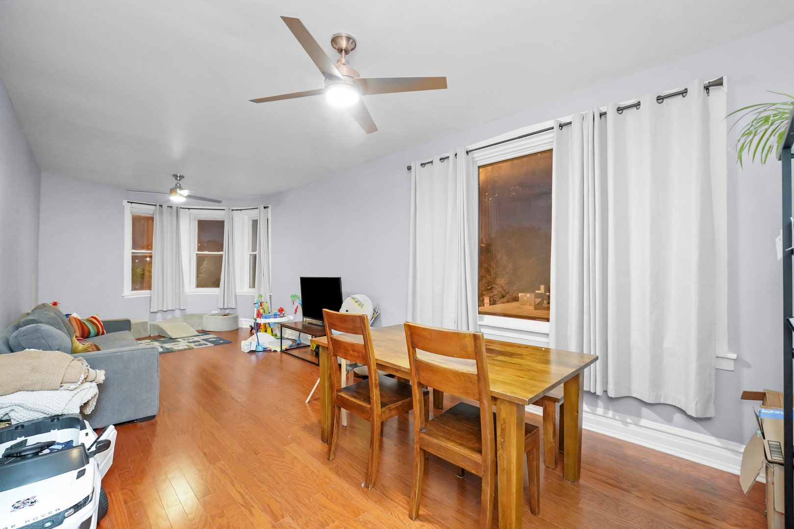4363 N Lincoln Avenue, Chicago, IL 60618 4363 N Lincoln Avenue, Chicago, IL 60618