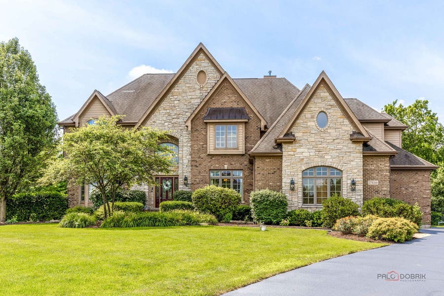 Property photo for 37W209 Deer Pond Court, St. Charles, IL