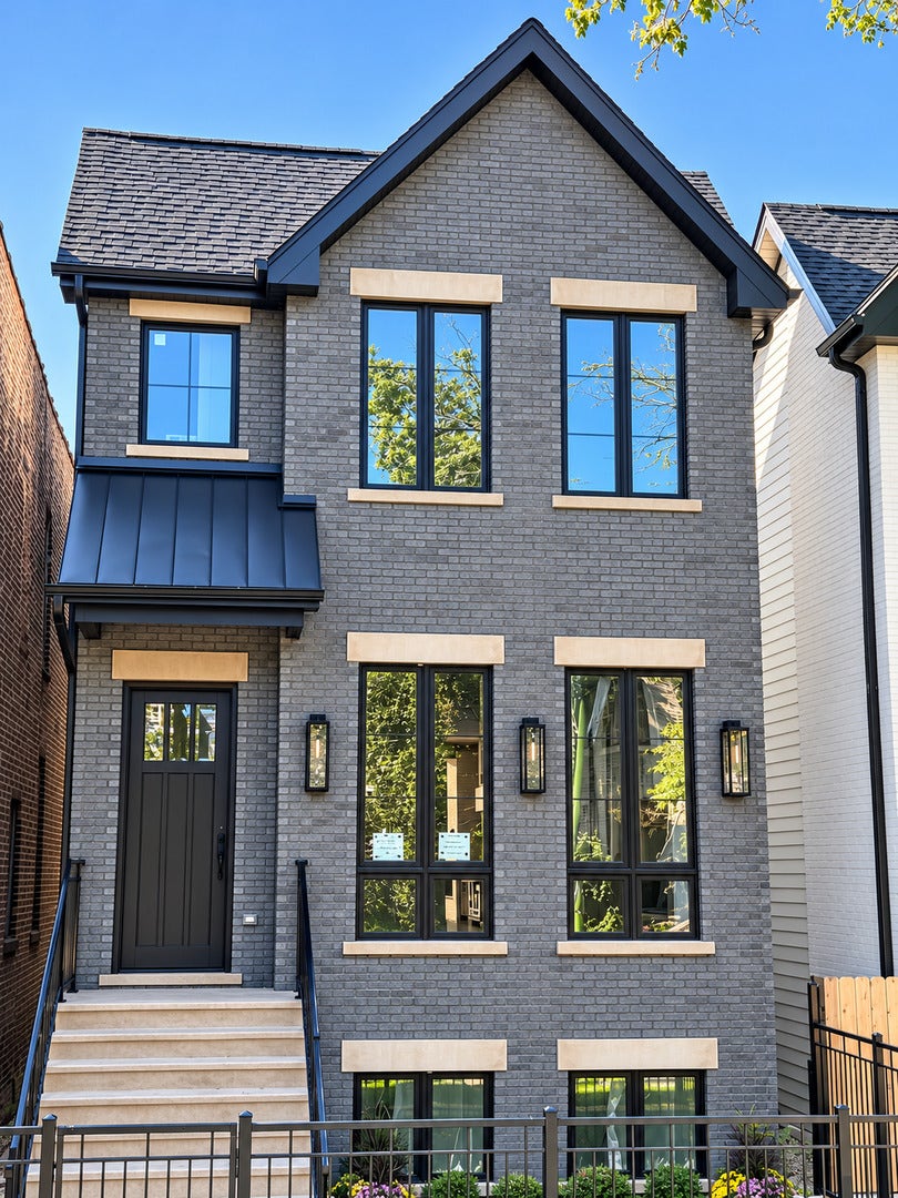 Property photo for 2712 N Magnolia Avenue, Chicago, IL