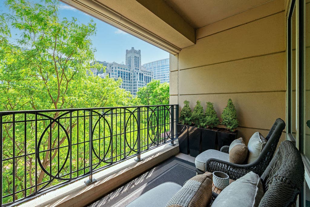 840 N LAKE SHORE Drive, #401-402, Chicago, IL 60611 840 N LAKE SHORE Drive, #401-402, Chicago, IL 60611
