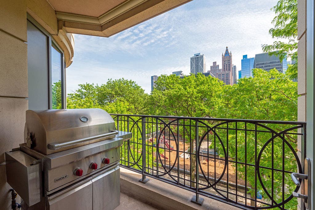 840 N LAKE SHORE Drive, #401-402, Chicago, IL 60611 840 N LAKE SHORE Drive, #401-402, Chicago, IL 60611