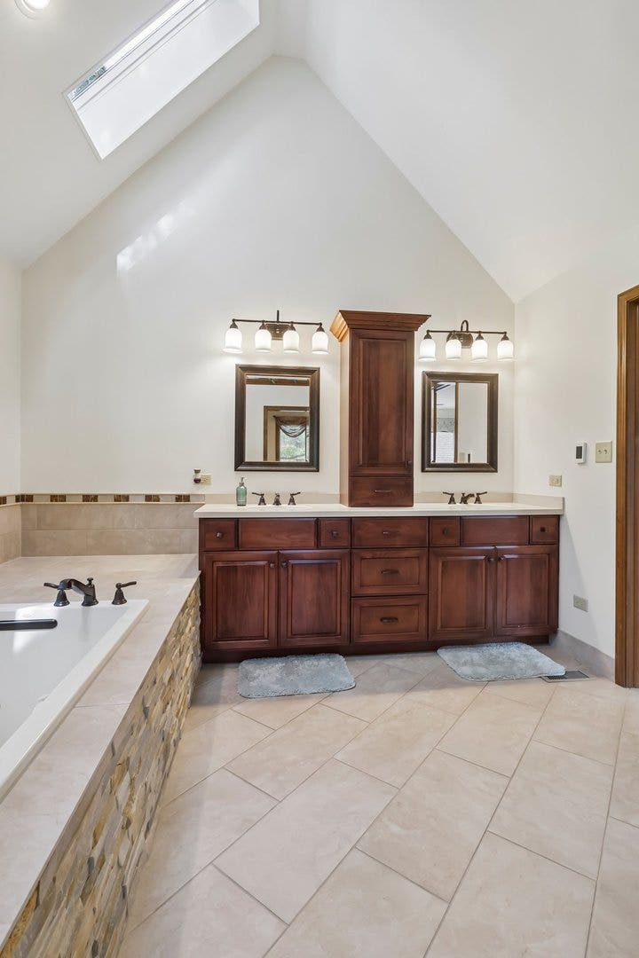 1504 Greenlake Drive, Aurora, IL 60502 1504 Greenlake Drive, Aurora, IL 60502