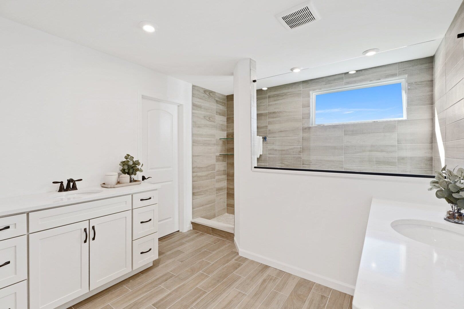 Leclaire primary ensuite bath