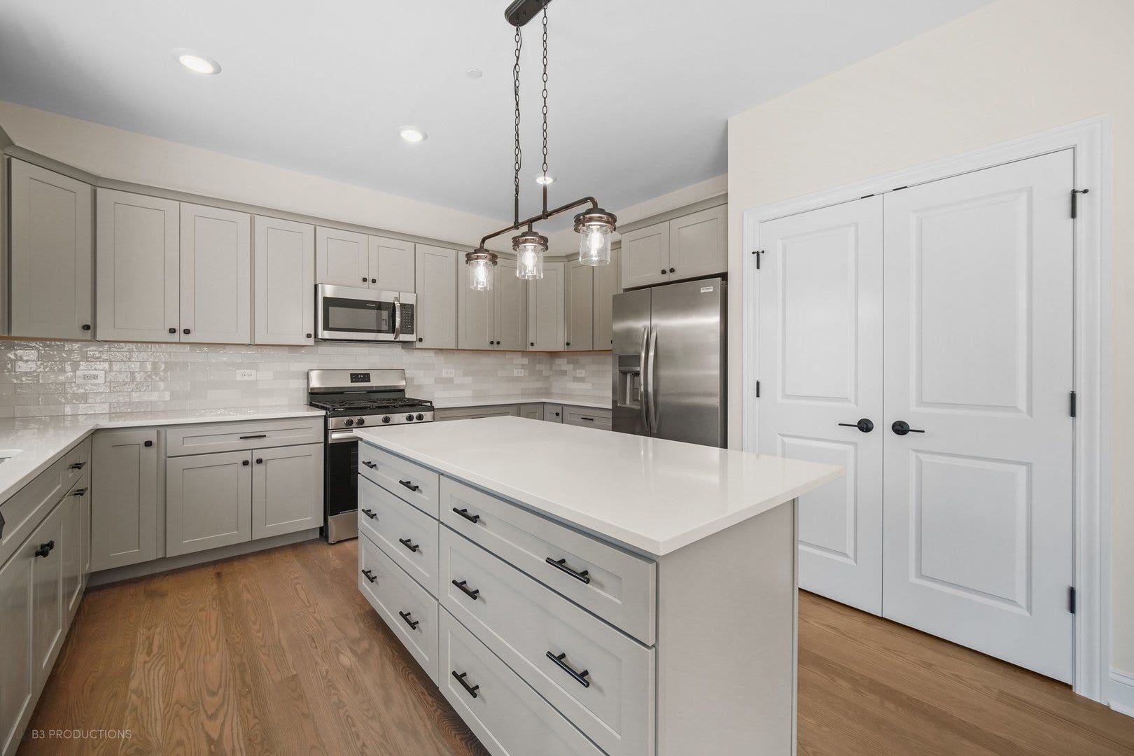 9318 Pleasant Avenue, Tinley Park, IL 60487 9318 Pleasant Avenue, Tinley Park, IL 60487