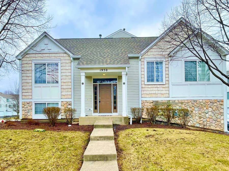Property photo for 1950 Middlebury Drive, #1950, Aurora, IL