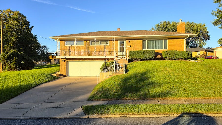 Property photo for 2214 W Hayes Street, Davenport, IA