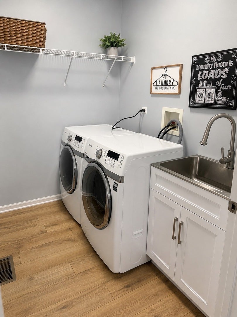 1121 Loganbury Court, Elgin, IL 60120 1121 Loganbury Court, Elgin, IL 60120