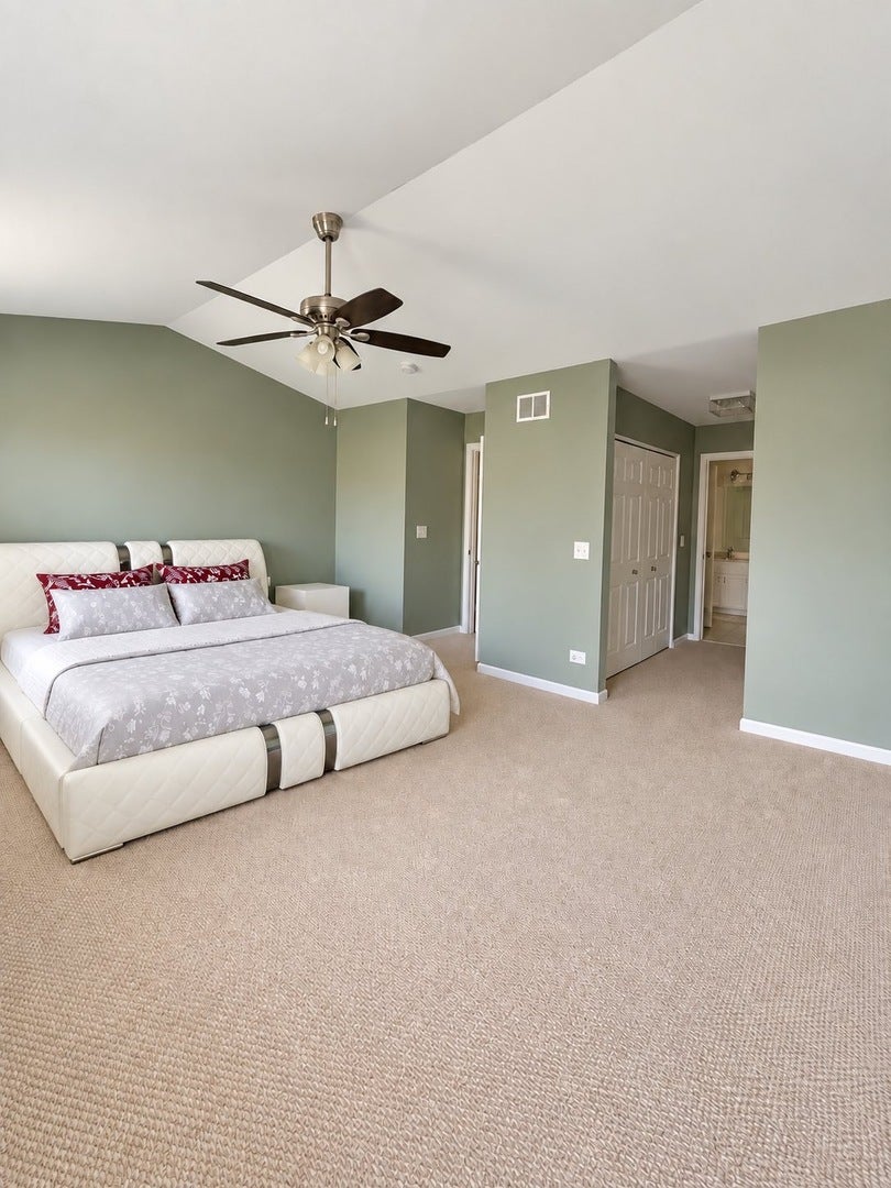 1121 Loganbury Court, Elgin, IL 60120 1121 Loganbury Court, Elgin, IL 60120