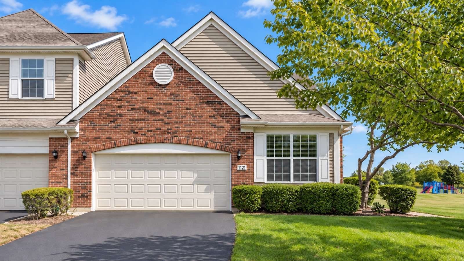 1121 Loganbury Court, Elgin, IL 60120 1121 Loganbury Court, Elgin, IL 60120