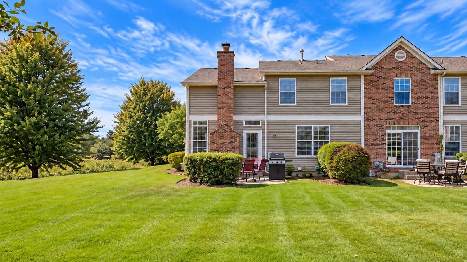 1121 Loganbury Court, Elgin, IL 60120 1121 Loganbury Court, Elgin, IL 60120
