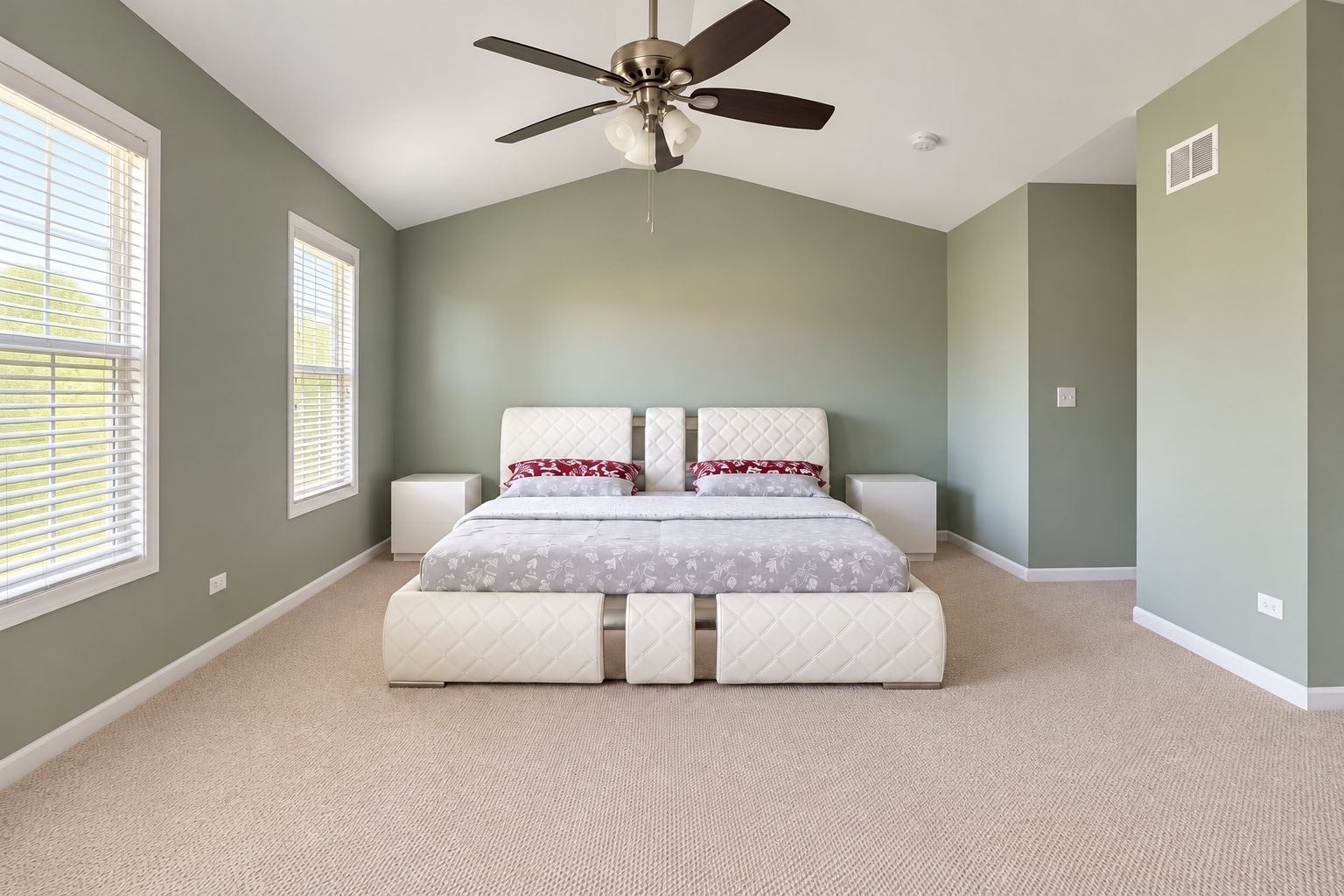1121 Loganbury Court, Elgin, IL 60120 1121 Loganbury Court, Elgin, IL 60120