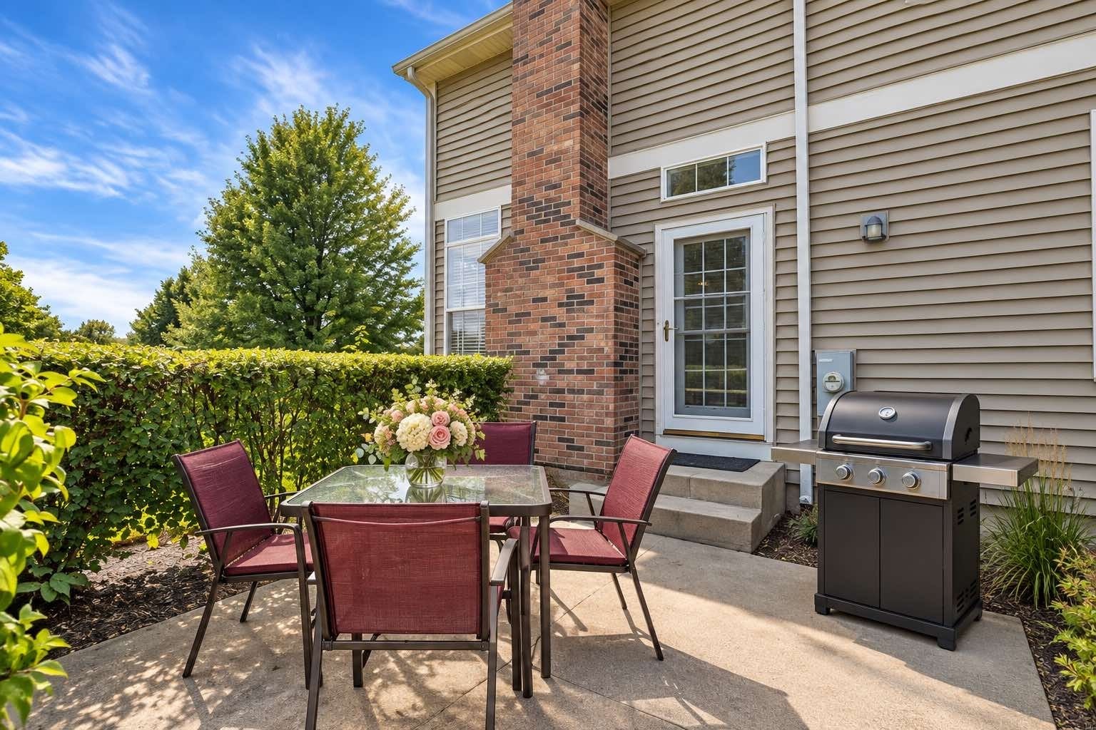 1121 Loganbury Court, Elgin, IL 60120 1121 Loganbury Court, Elgin, IL 60120
