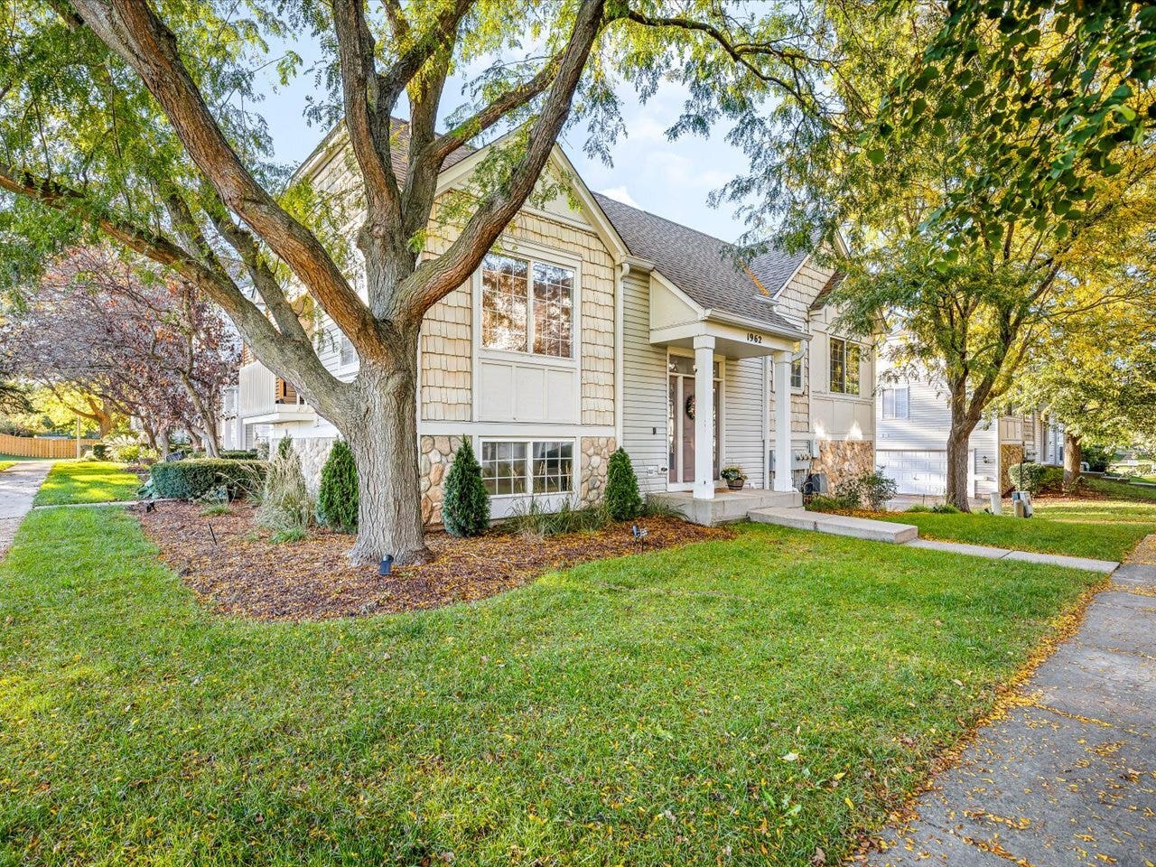 1962 Middlebury Drive, Aurora, IL 60503 1962 Middlebury Drive, Aurora, IL 60503