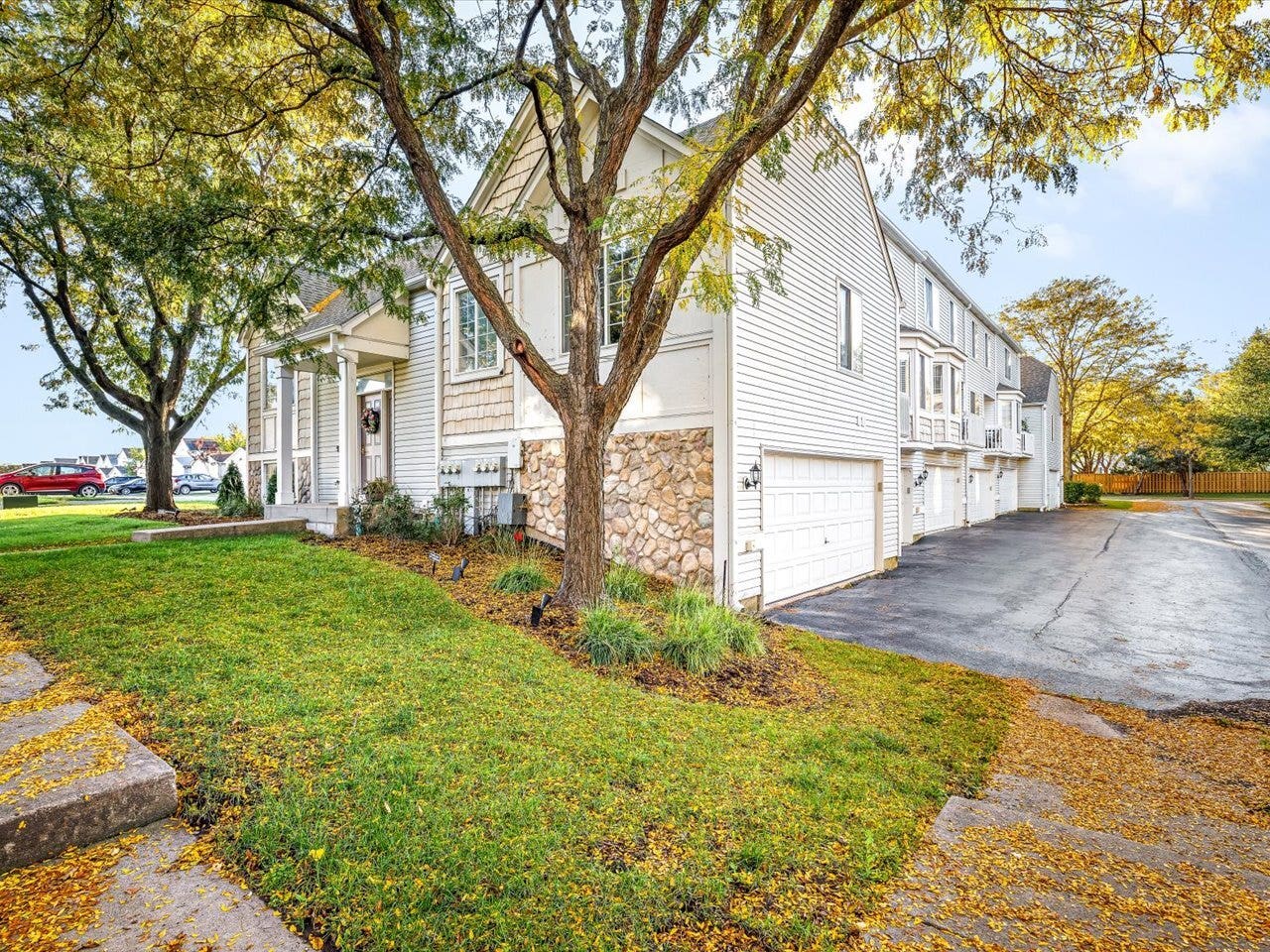 1962 Middlebury Drive, Aurora, IL 60503 1962 Middlebury Drive, Aurora, IL 60503