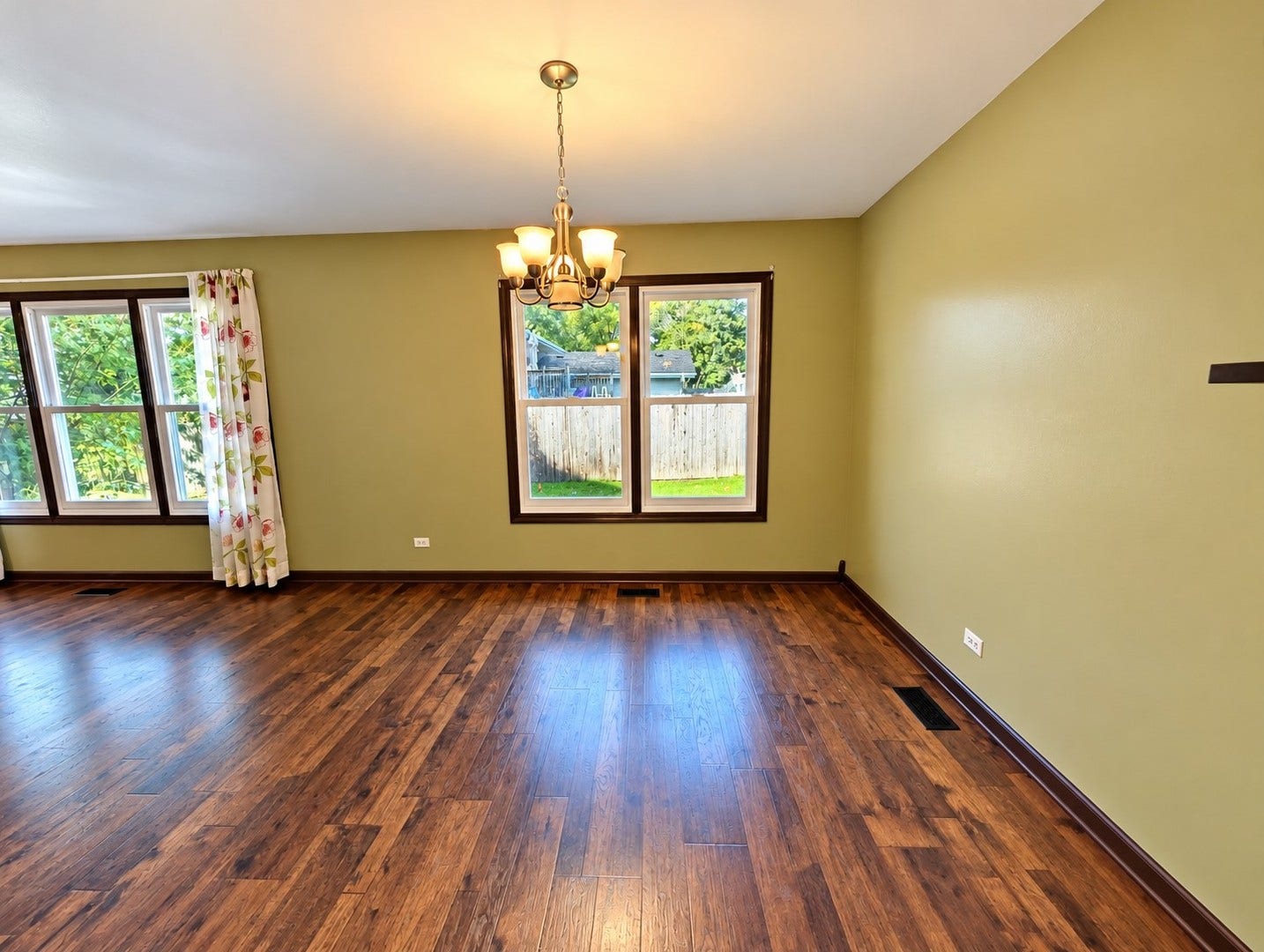 129 Newport Drive, Bolingbrook, IL 60440 129 Newport Drive, Bolingbrook, IL 60440