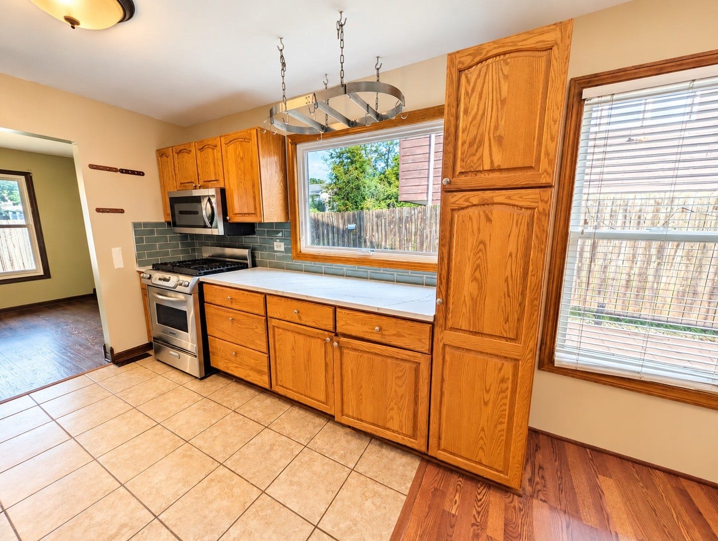 129 Newport Drive, Bolingbrook, IL 60440 129 Newport Drive, Bolingbrook, IL 60440