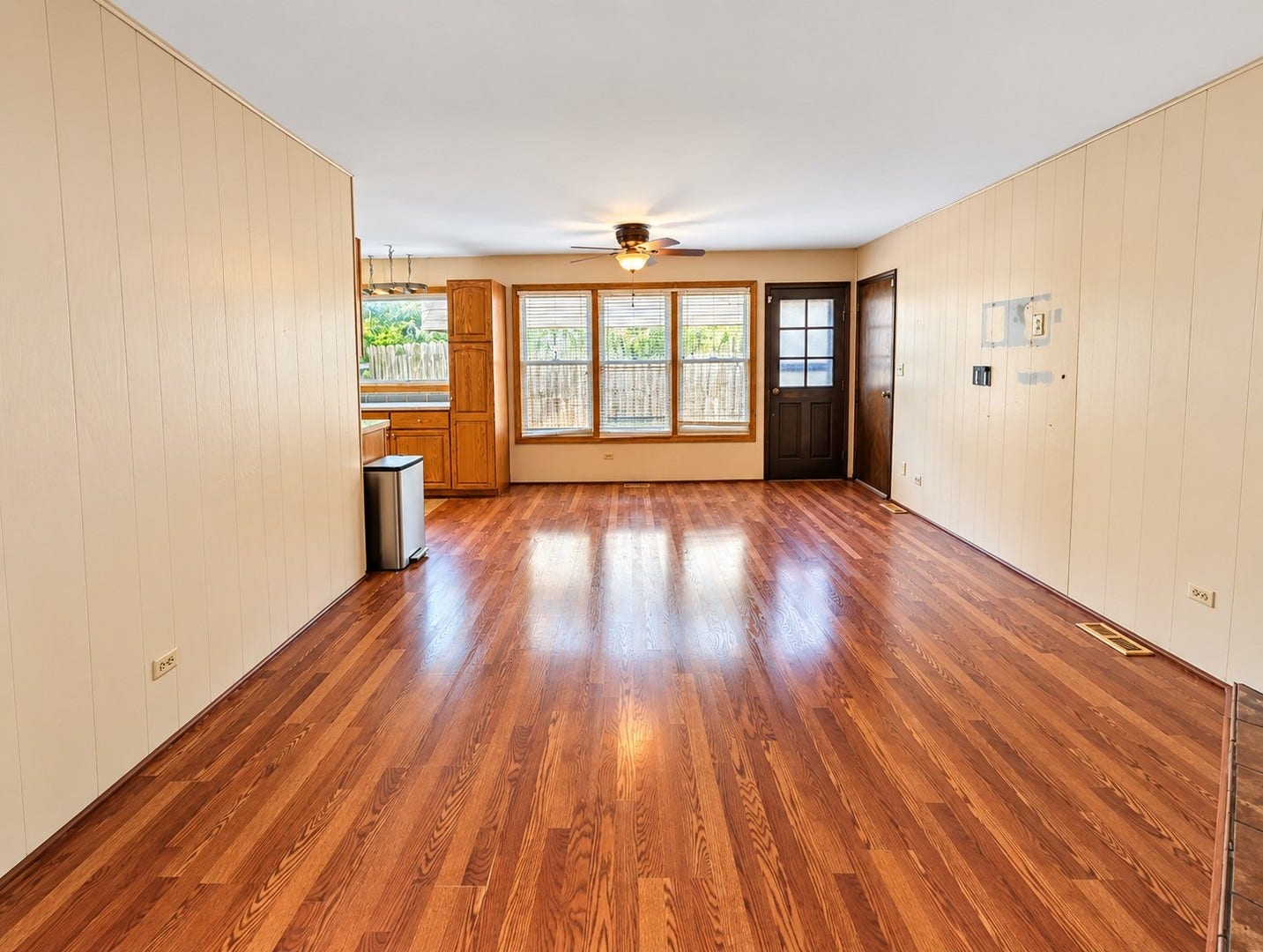 129 Newport Drive, Bolingbrook, IL 60440 129 Newport Drive, Bolingbrook, IL 60440